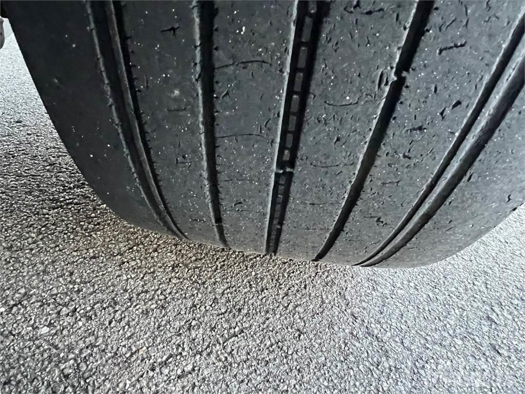 Volvo FM330 6X2*4 شاحنات بدرجة حرارة قابلة للضبط