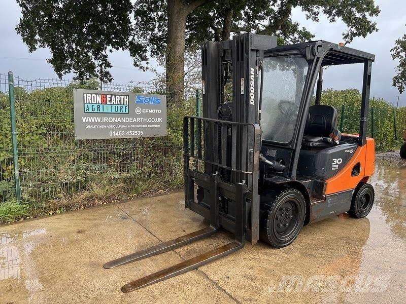 Doosan D30S-5 شاحنات ذات رافعات شوكية - أخرى