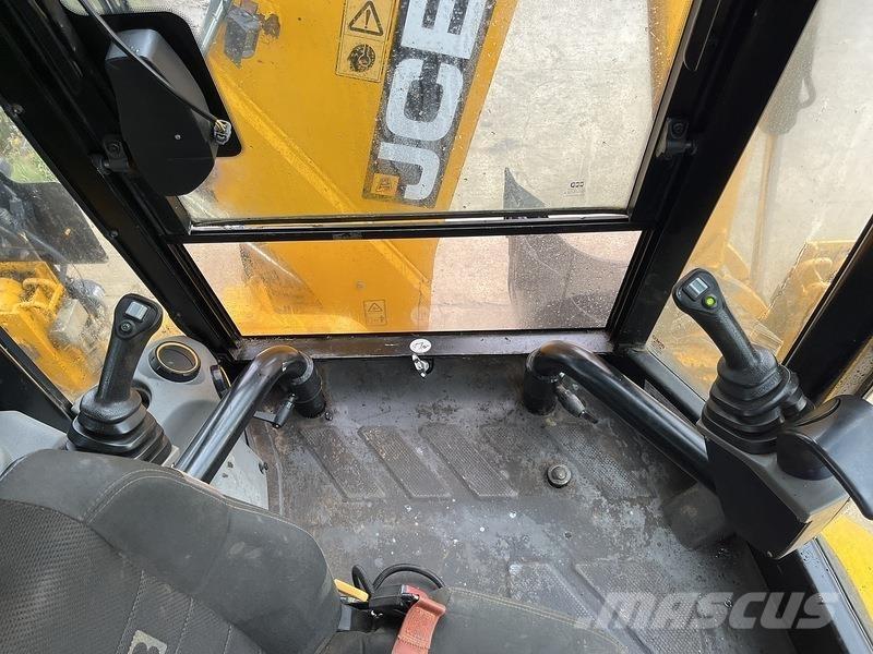 JCB 3CX Compact حفارات زحافة