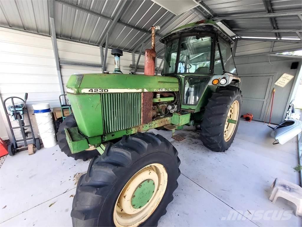 John Deere 4230 الجرارات