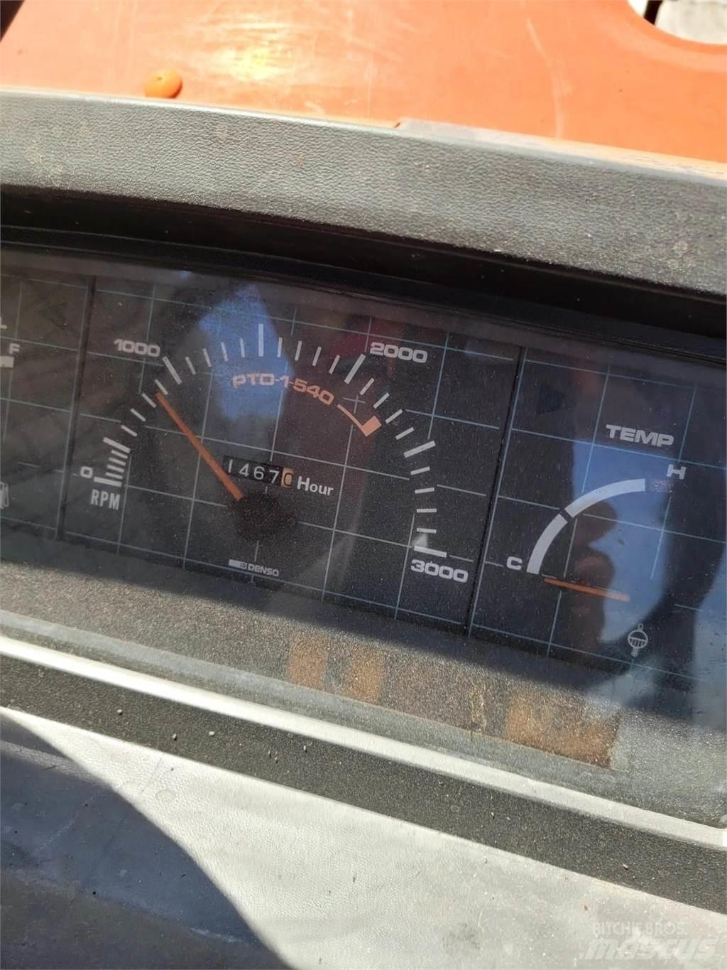 Kubota M4700 مكونات أخرى