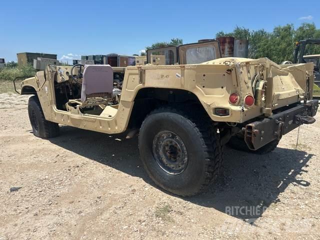 AM General  شاحنات خفيفة/مفصلية الجوانب