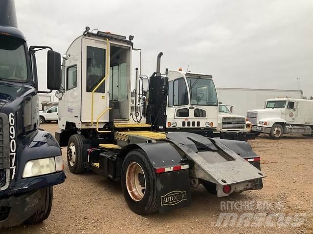 Autocar  جرارات صالات المطارات