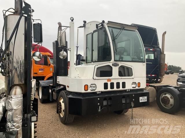 Autocar  جرارات صالات المطارات