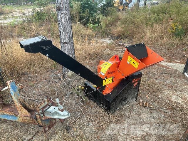 Bear Cat  ماكينات تقطيع أخشاب الحراجة