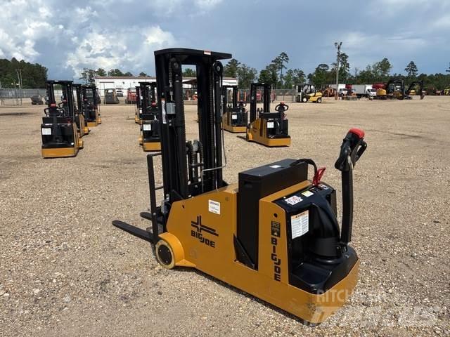 Big Joe CB-22 شاحنات مناولة ذاتية الدفع