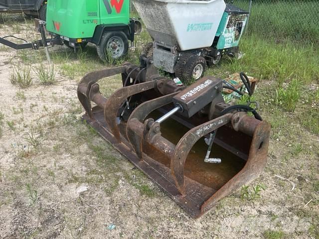 Bobcat  دلاء