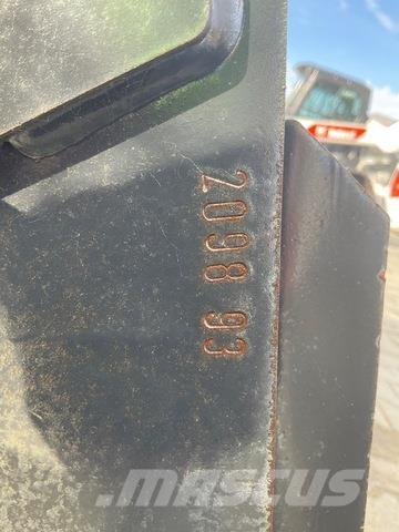 Bobcat  دلاء فحص