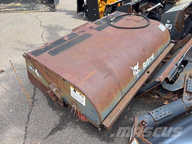 Bobcat 72 كناسات