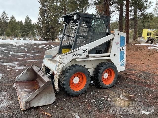 Bobcat 743 لوادر انزلاقية التوجيه