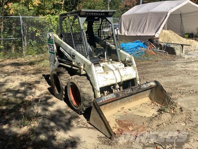 Bobcat 753 لوادر انزلاقية التوجيه