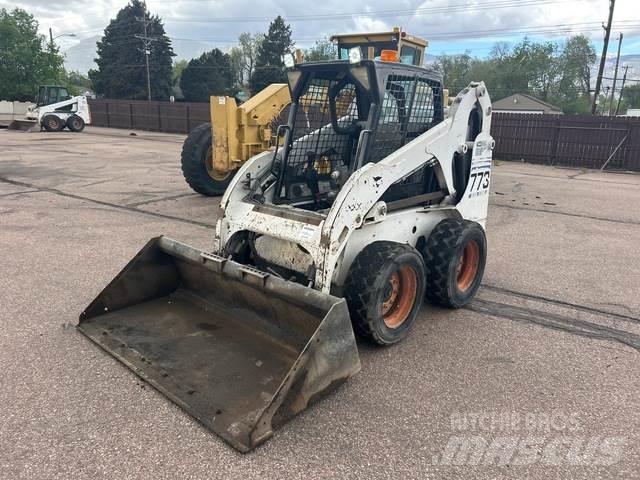 Bobcat 773 لوادر انزلاقية التوجيه