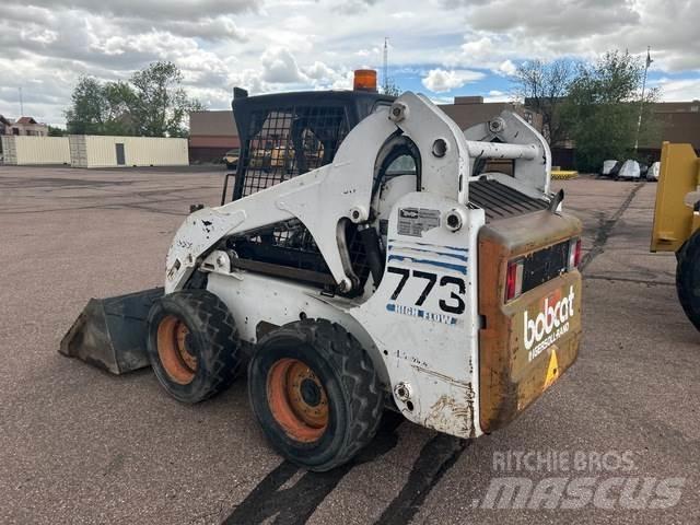 Bobcat 773 لوادر انزلاقية التوجيه