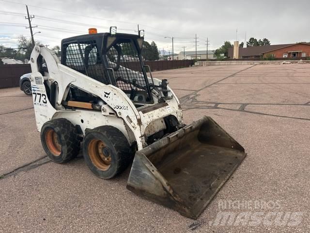 Bobcat 773 لوادر انزلاقية التوجيه