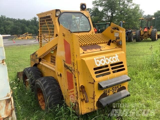 Bobcat 843 لوادر انزلاقية التوجيه