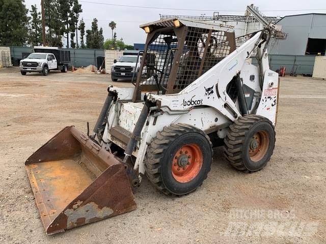 Bobcat 873 لوادر انزلاقية التوجيه