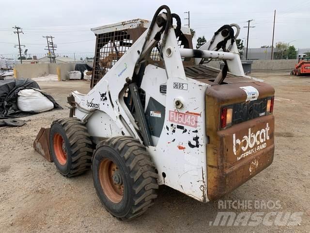 Bobcat 873 لوادر انزلاقية التوجيه