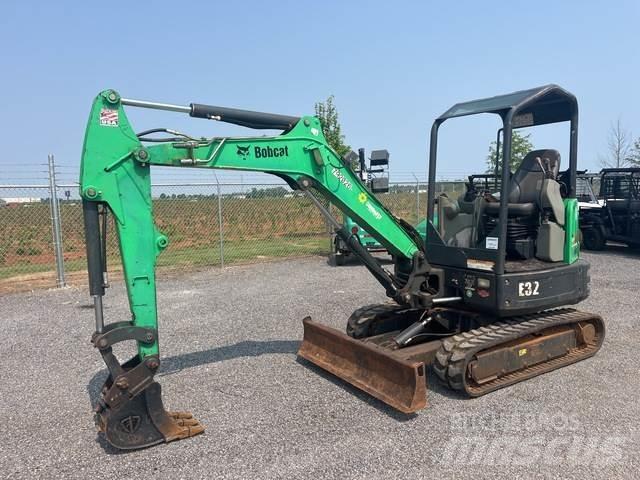 Bobcat E32 حفارات زحافة