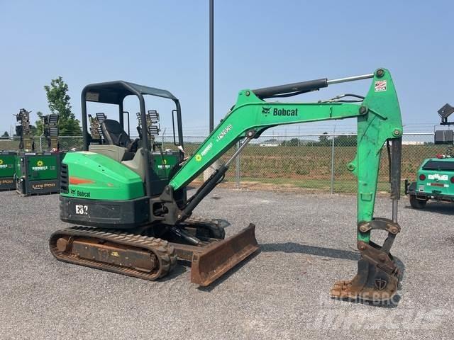 Bobcat E32 حفارات زحافة