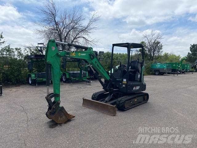 Bobcat E32 حفارات زحافة