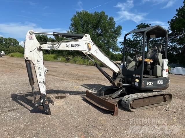 Bobcat E32 حفارات زحافة