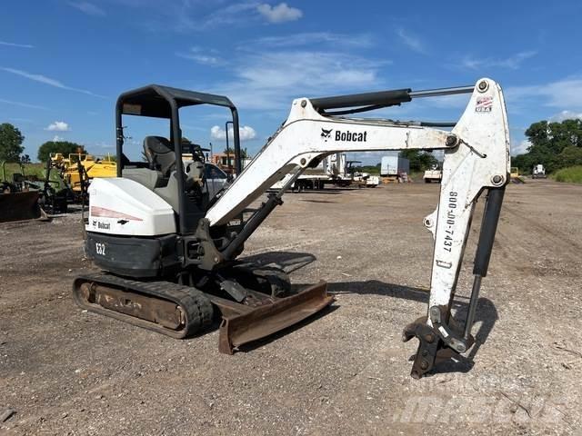 Bobcat E32 حفارات زحافة