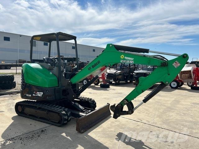 Bobcat E32 حفارات زحافة