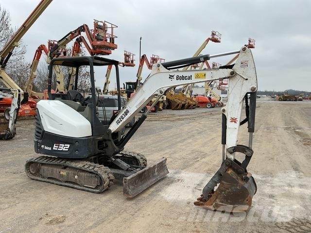Bobcat E32 حفارات زحافة
