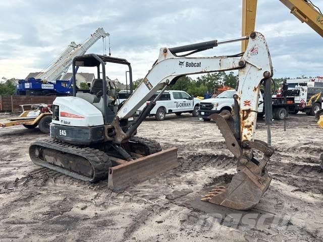 Bobcat E45 حفارات زحافة