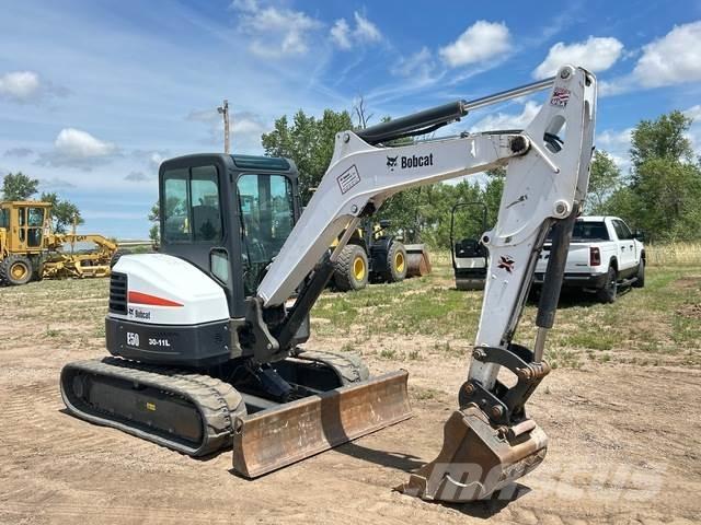 Bobcat E50 حفارات زحافة