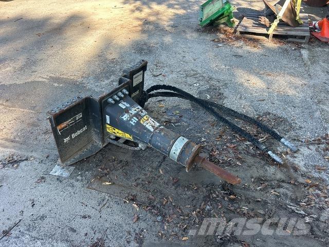 Bobcat HB680 مطارق / كسارات