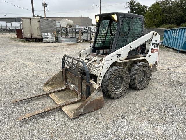 Bobcat S130 لوادر انزلاقية التوجيه