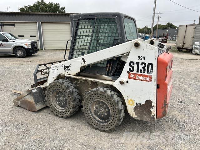 Bobcat S130 لوادر انزلاقية التوجيه