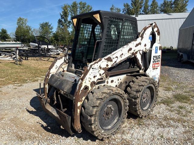 Bobcat S205 لوادر انزلاقية التوجيه