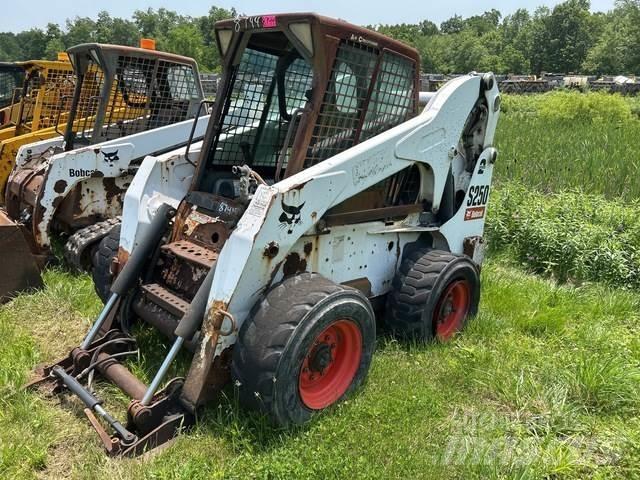 Bobcat S250 لوادر انزلاقية التوجيه