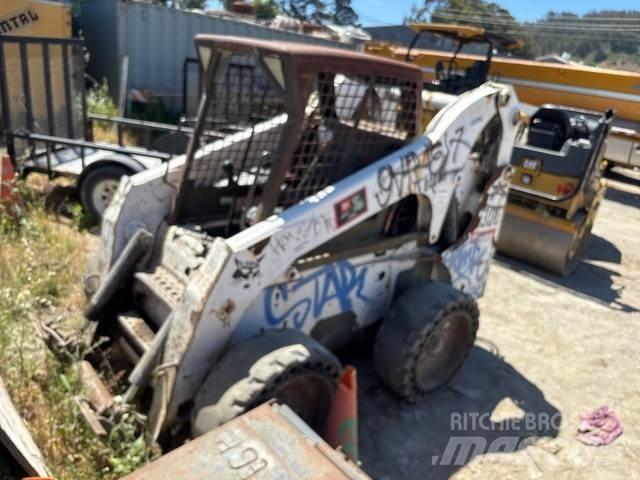 Bobcat S300 لوادر انزلاقية التوجيه