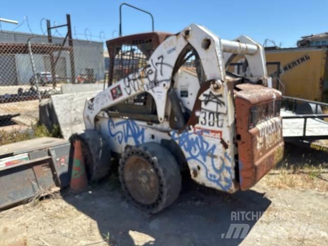 Bobcat S300 لوادر انزلاقية التوجيه