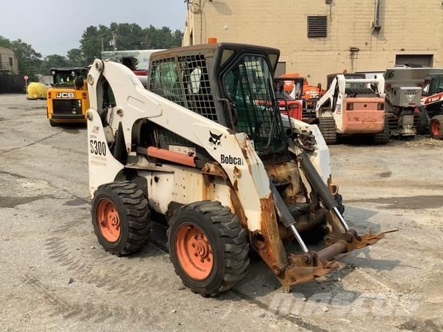 Bobcat S300 لوادر انزلاقية التوجيه
