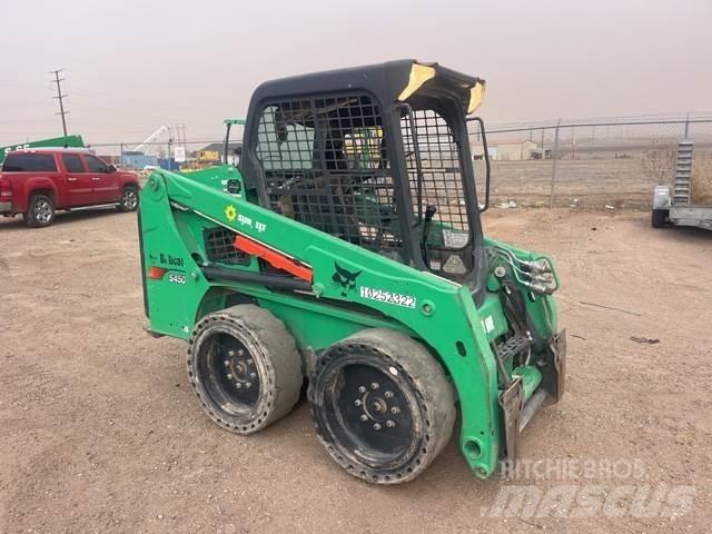 Bobcat S450 لوادر انزلاقية التوجيه