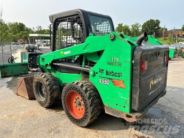 Bobcat S550 لوادر انزلاقية التوجيه