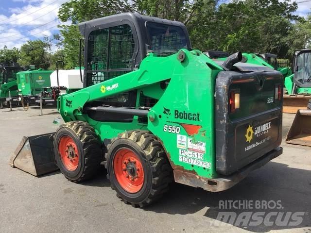 Bobcat S550 لوادر انزلاقية التوجيه