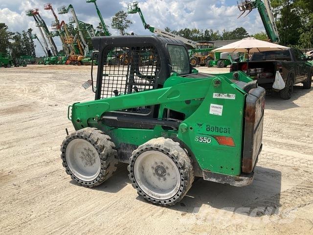 Bobcat S550 لوادر انزلاقية التوجيه