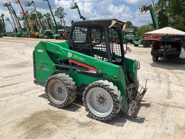 Bobcat S550 لوادر انزلاقية التوجيه