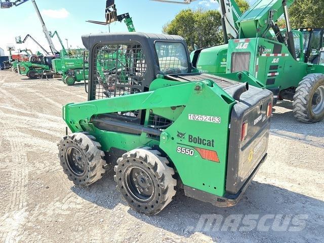 Bobcat S550 لوادر انزلاقية التوجيه