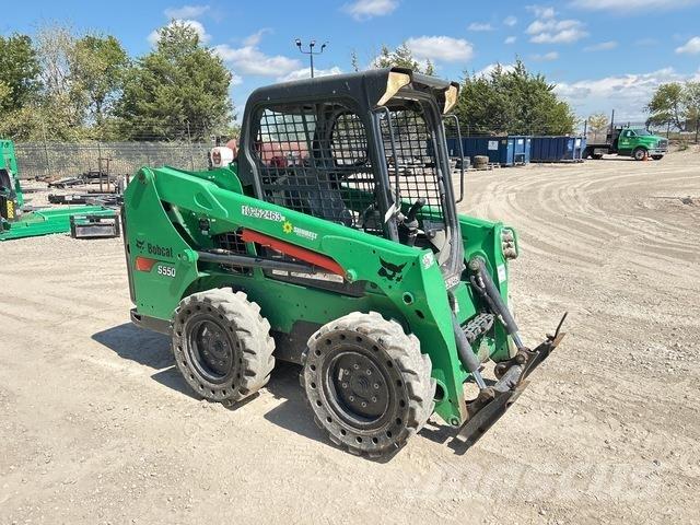 Bobcat S550 لوادر انزلاقية التوجيه