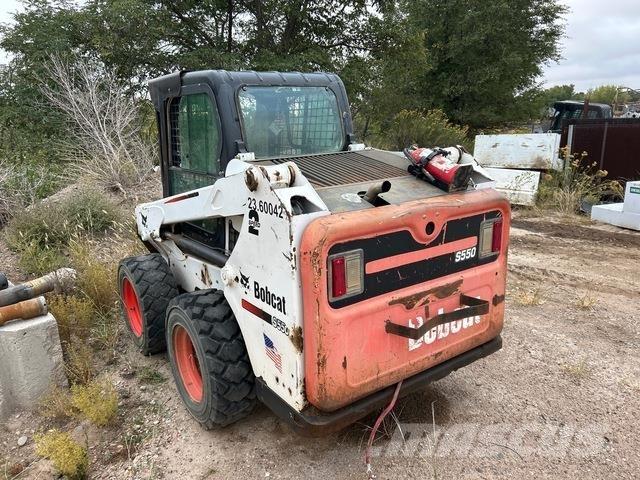 Bobcat S550 لوادر انزلاقية التوجيه