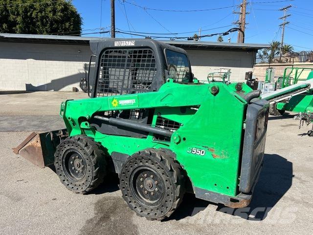 Bobcat S550 لوادر انزلاقية التوجيه