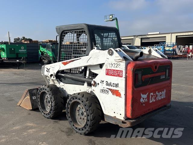 Bobcat S550 لوادر انزلاقية التوجيه