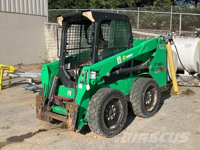 Bobcat S550 لوادر انزلاقية التوجيه