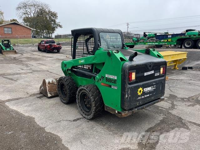 Bobcat S550 لوادر انزلاقية التوجيه